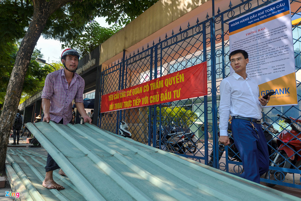 Hà Nội cưỡng chế phá dỡ công trình vi phạm tại mương Nghĩa Đô Hà Nội cưỡng chế phá dỡ công trình vi phạm tại mương Nghĩa Đô